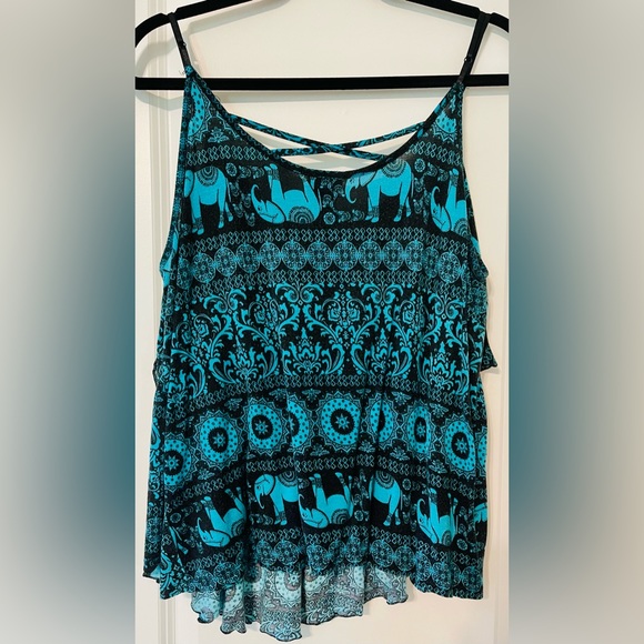 Flowy tank with front split - Picture 3 of 4